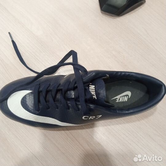 Футбольные бутсы nike