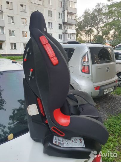 Автомобильное кресло