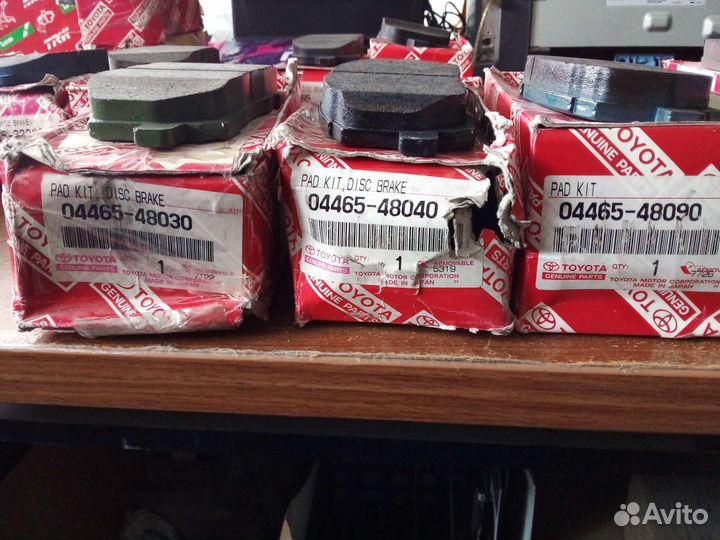 Тормозные колодки передние оригинал Toyota Lexus