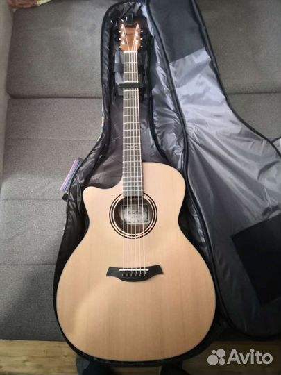 Акустическая гитара