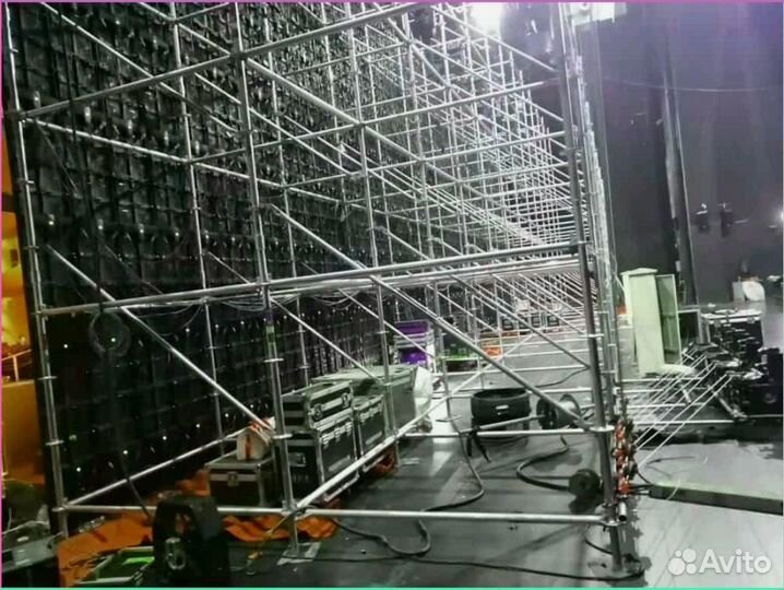 Строительные леса для подиумов и сцен Layher