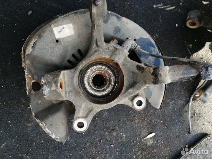 Ступица передняя левая Toyota Raum NCZ20 1NZ