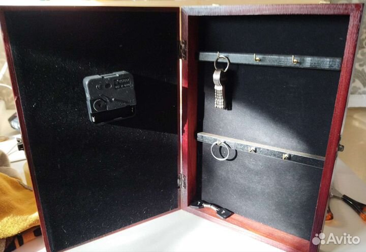 Ключница морская с часами