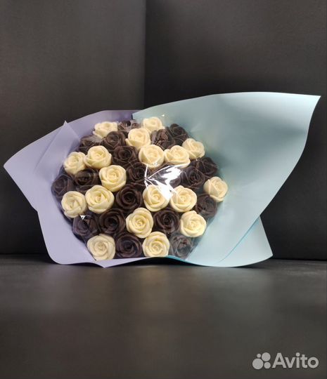 Букет из Тёмного и Белого Шоколада - 37 Роз