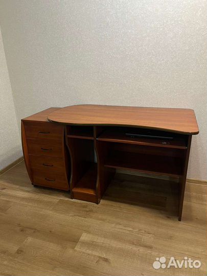 Компьютерный стол с тумбой