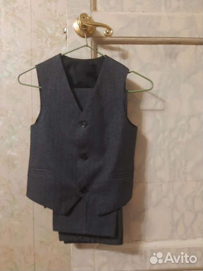 Школьный костюм для мальчика 128 серый