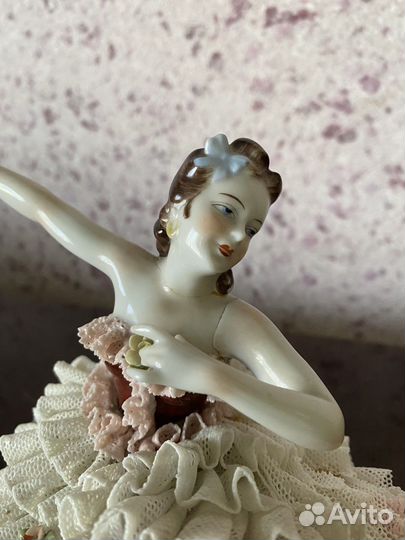 Статуэтки форфоровые