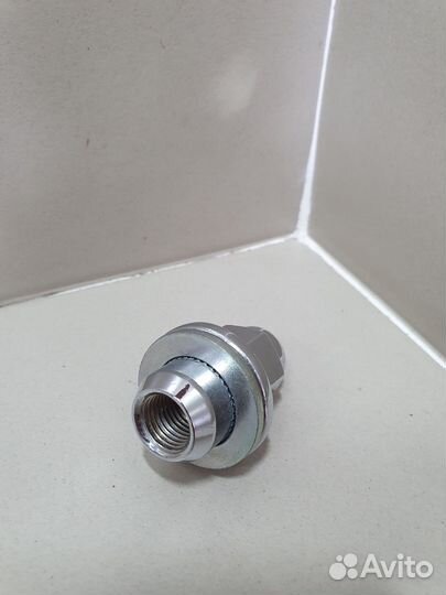 Гайка колеса Toyota 100 / 200, Lexus 470 / 570