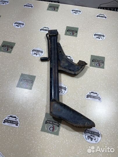 Домкрат заводской BMW E32