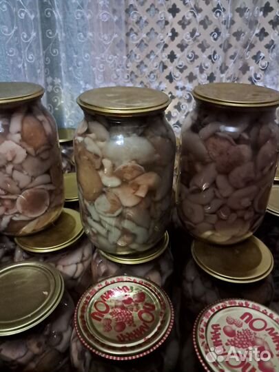 Грибы маринованные