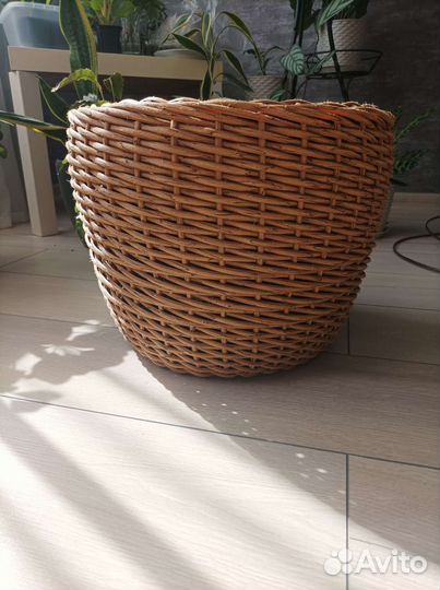 Кашпо из искусственного ротанга