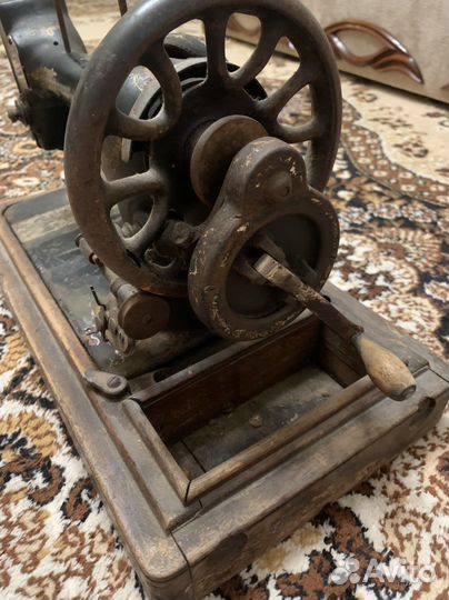 Швейная машина Singer