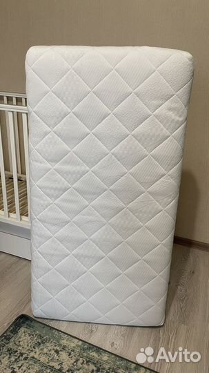 Детская кроватка с универсальным маятником