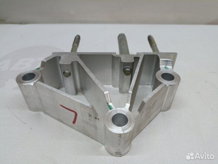 Кронштейн левый Volkswagen Jetta A6 cfna 2014