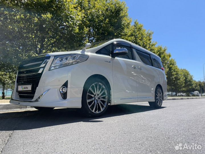 Toyota Alphard, 2015