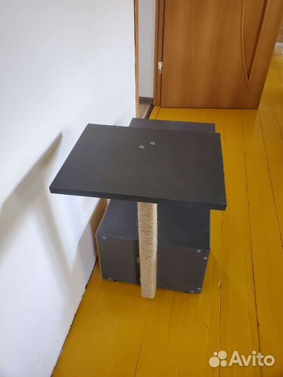 Кошачий домик с когтеточкой