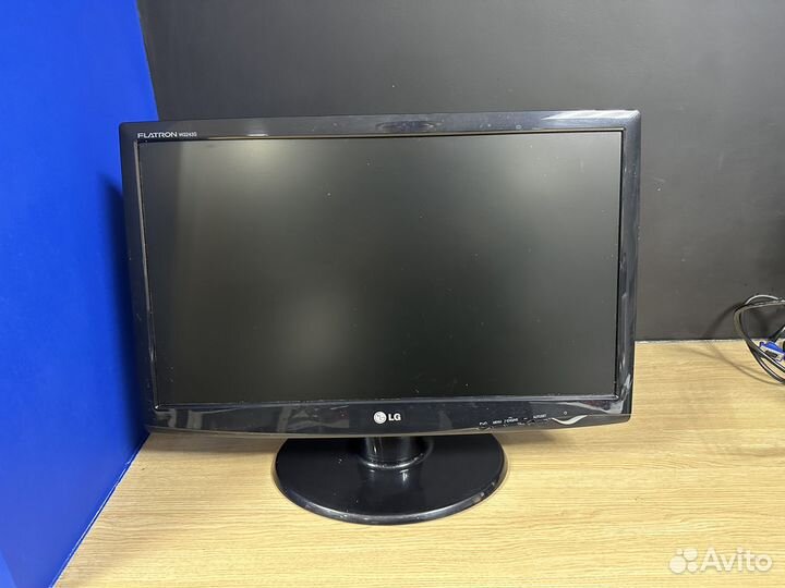 Монитор LG 22