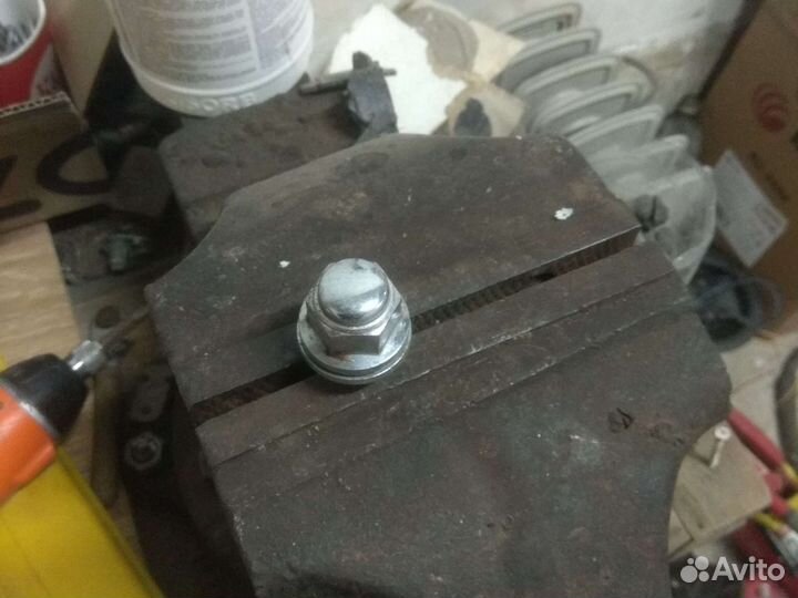 Гайка с шайбой