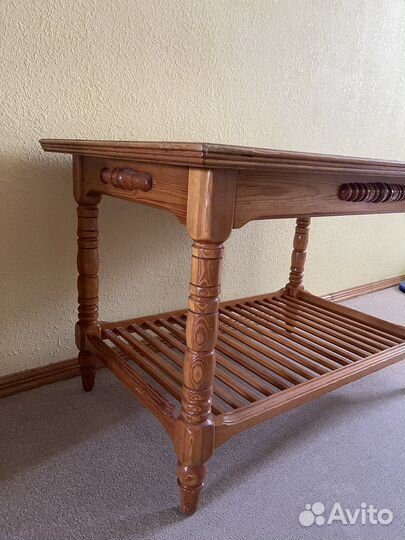 Деревянный стол