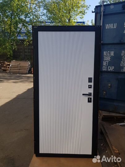 Дверь входная металлическая