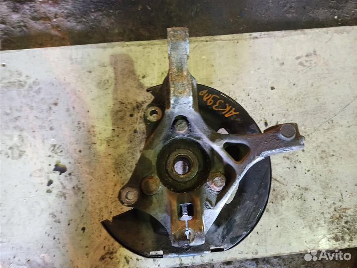 Кулак поворотный передний правый Opel Astra J