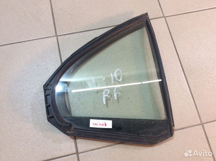 Стекло двери задней правой (форточка) заднее
