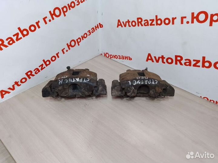 Суппорт передний Додж Стратус