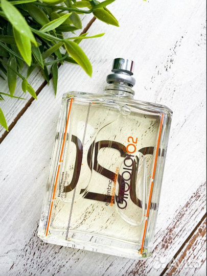 Molecule 02 Escentric