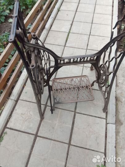 Швейная машина Singer станина