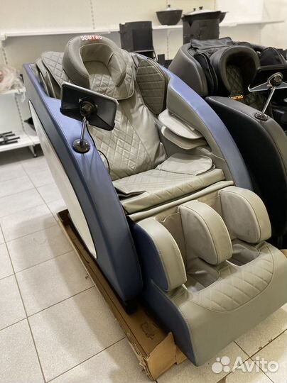 Массажное кресло серое
