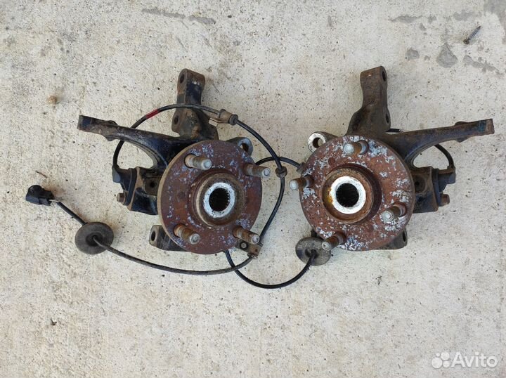 Передние поворотные кулаки со ступицами Чери QQ6