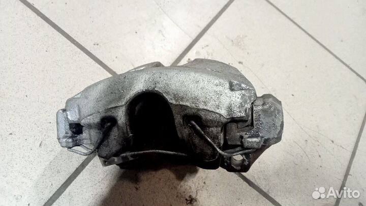 Передний правый тормозной суппорт Астра Н