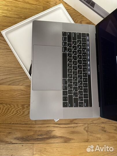 Apple MacBook Pro 15 2018 i7 2.6/16/512/4gb R560x