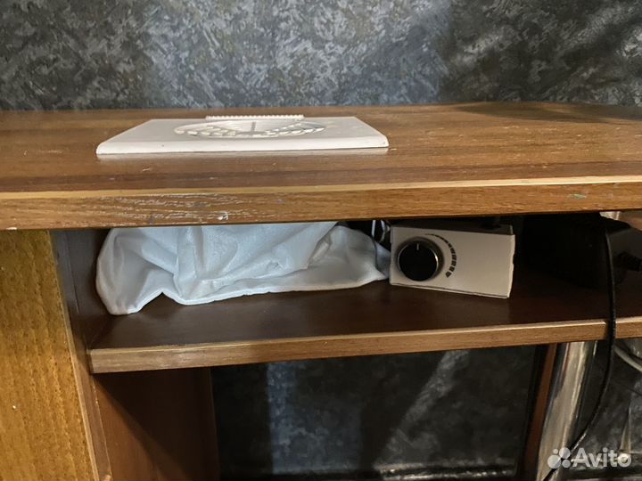 Стол для маникюра с вытяжкой