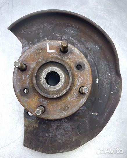 Кулак поворотный ступица передняя левая Лев