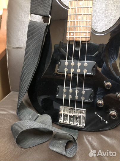 Бас гитара Yamaha