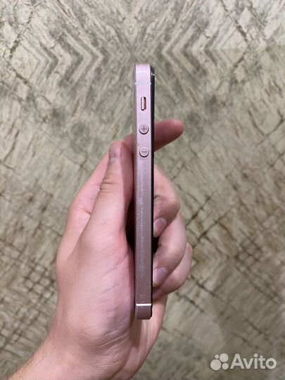 iPhone SE, 32 ГБ