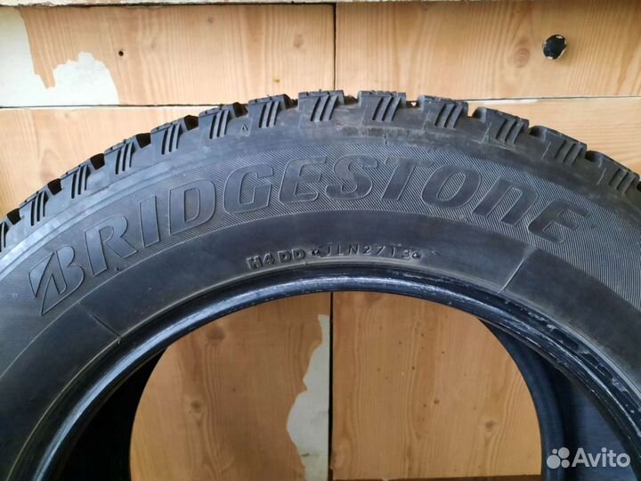 Bridgestone Blizzak Spike-01 235/60 R17 106T