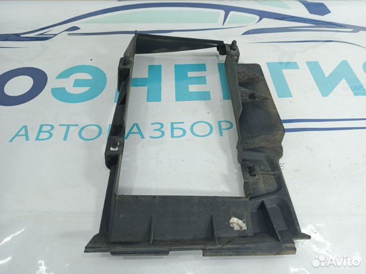 Дефлектор радиатора правый Renault Kaptur F4R410