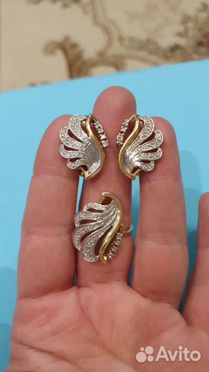 Золотой комплект серьги и кольцо с бриллиантами