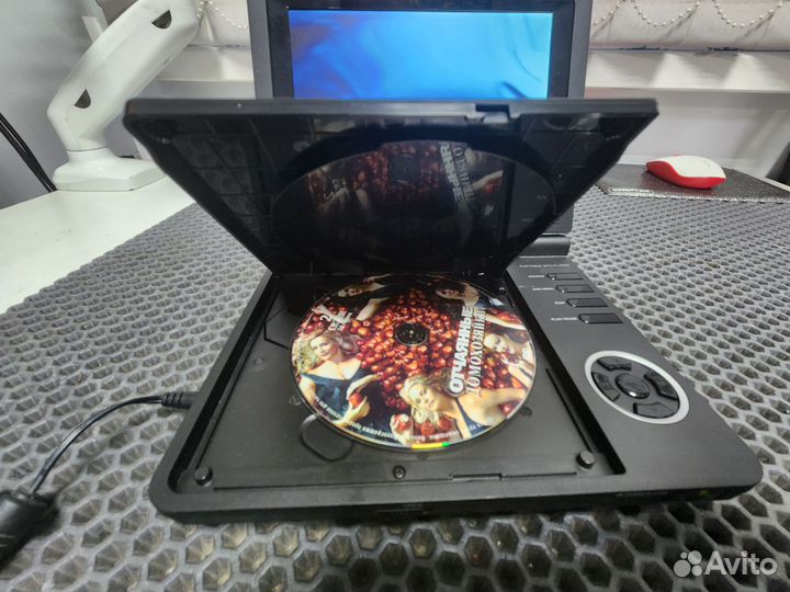 Портативный DVD-плеер PET727/58