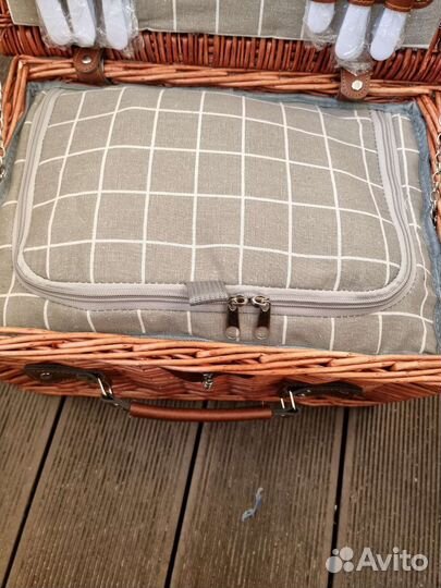 Набор для пикника в чемодане