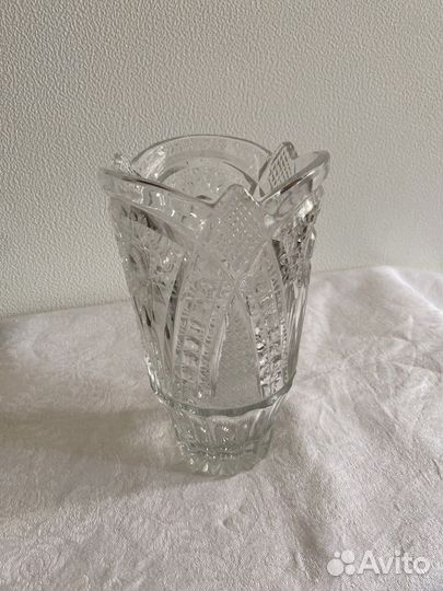 Ваза из толстого стекла