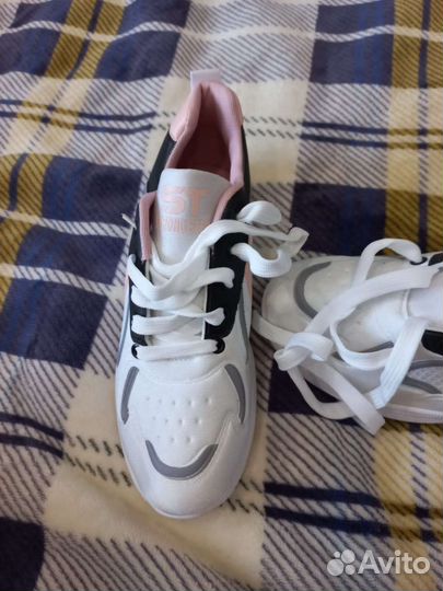 Кроссовки женские 40 размер новые