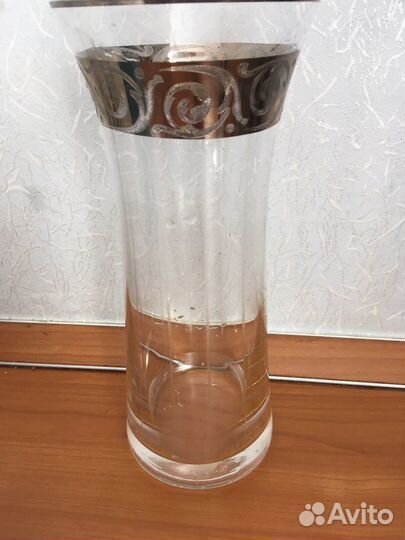 Вазы и рюмки, чайные ложки и вилки