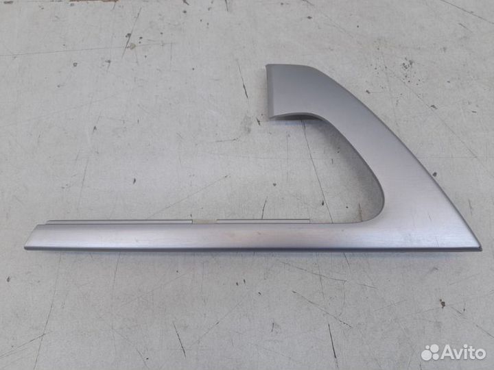 Накладка обшивки двери передняя правая Toyota Land