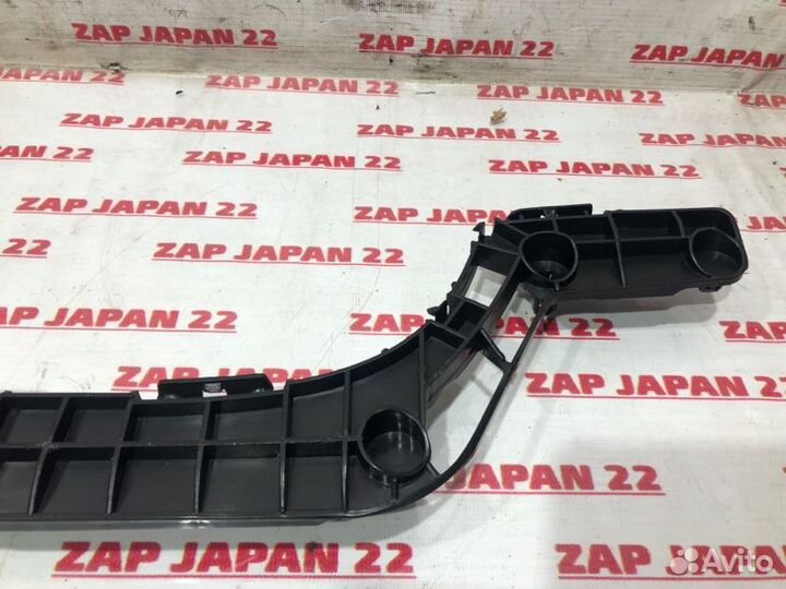 Крепление бампера заднее левое Toyota Land Cruiser