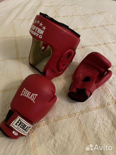 Боксерские перчатки и шлем детские