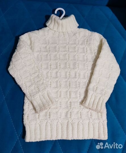 Продам белый свитер