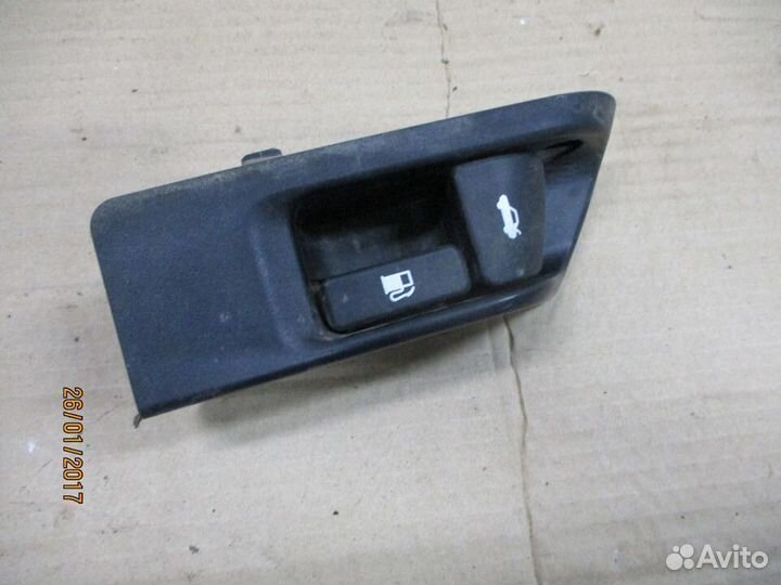 Кнопка открывания багажника Тойота Королла 150